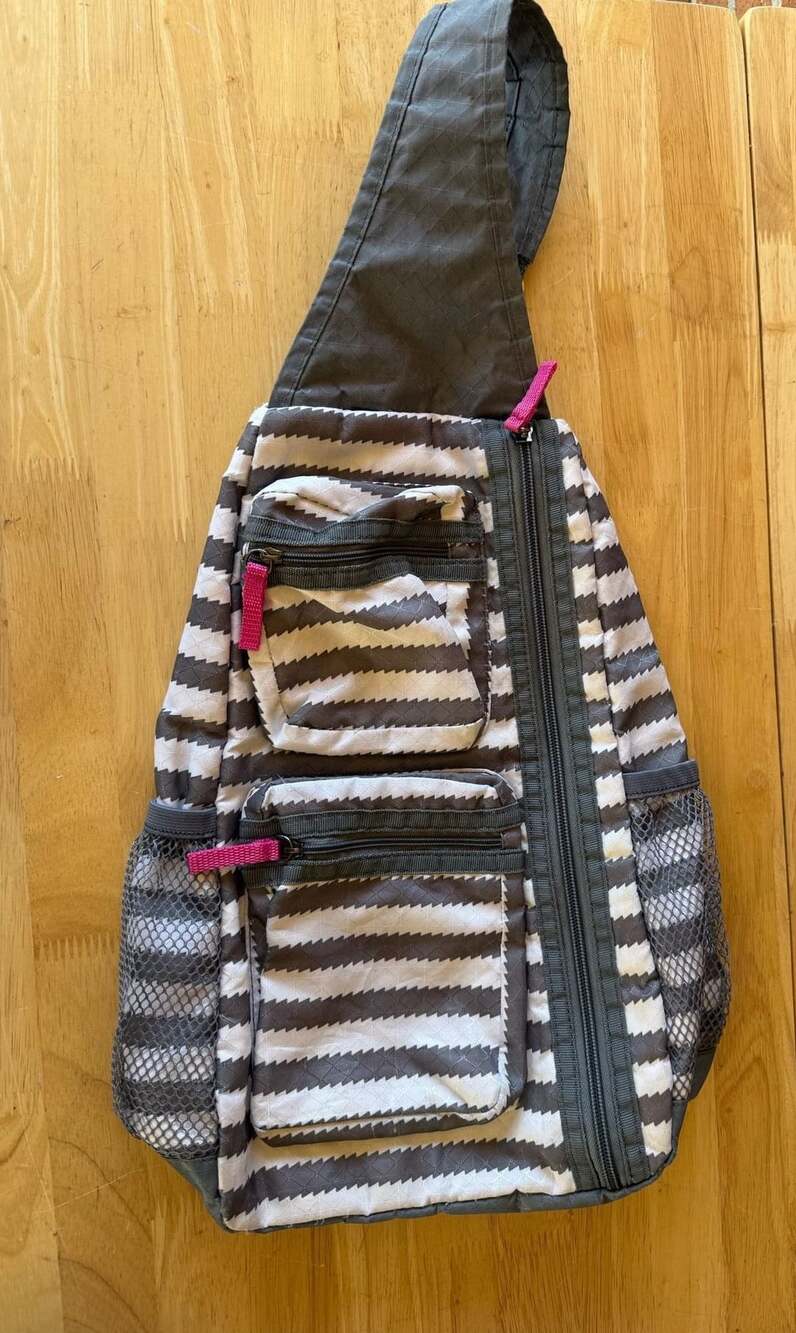Thirty-One Sling Bag Crossbody Gray White Chevron Patterned
